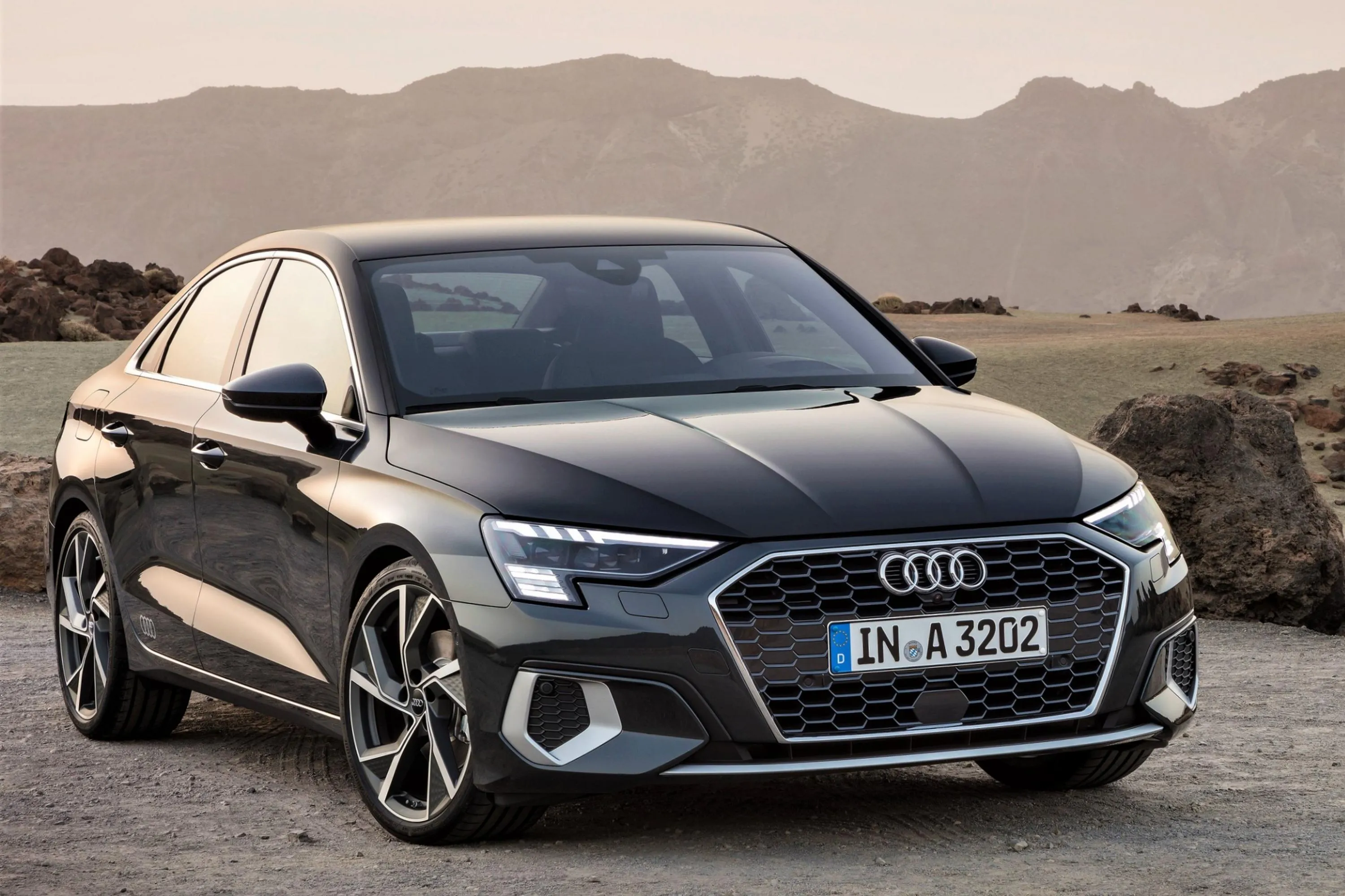 Audi A3 Sedan S-line — sedan premium importado.