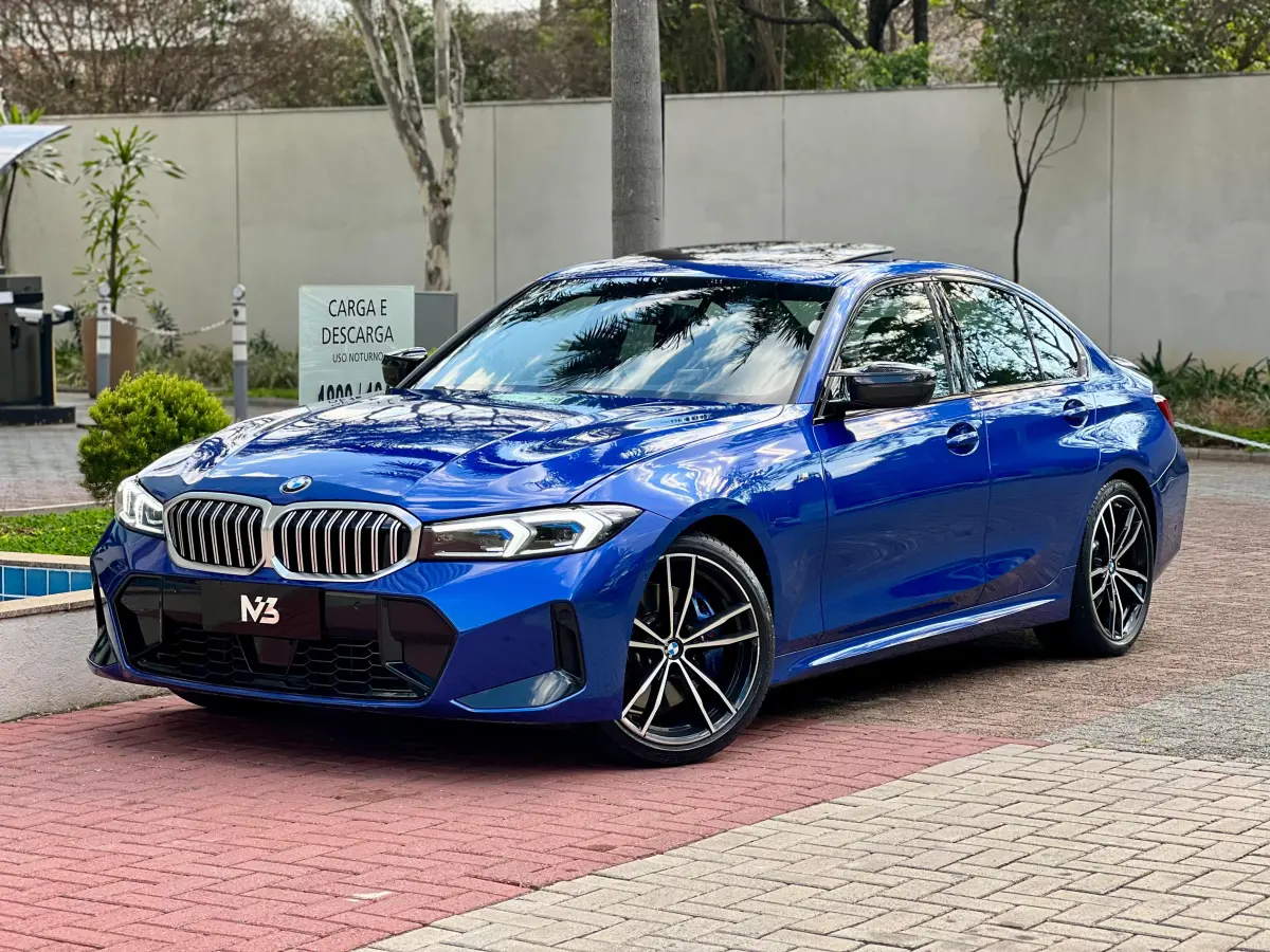 BMW 320i (G20) — sedan esportivo importado popular no RJ.