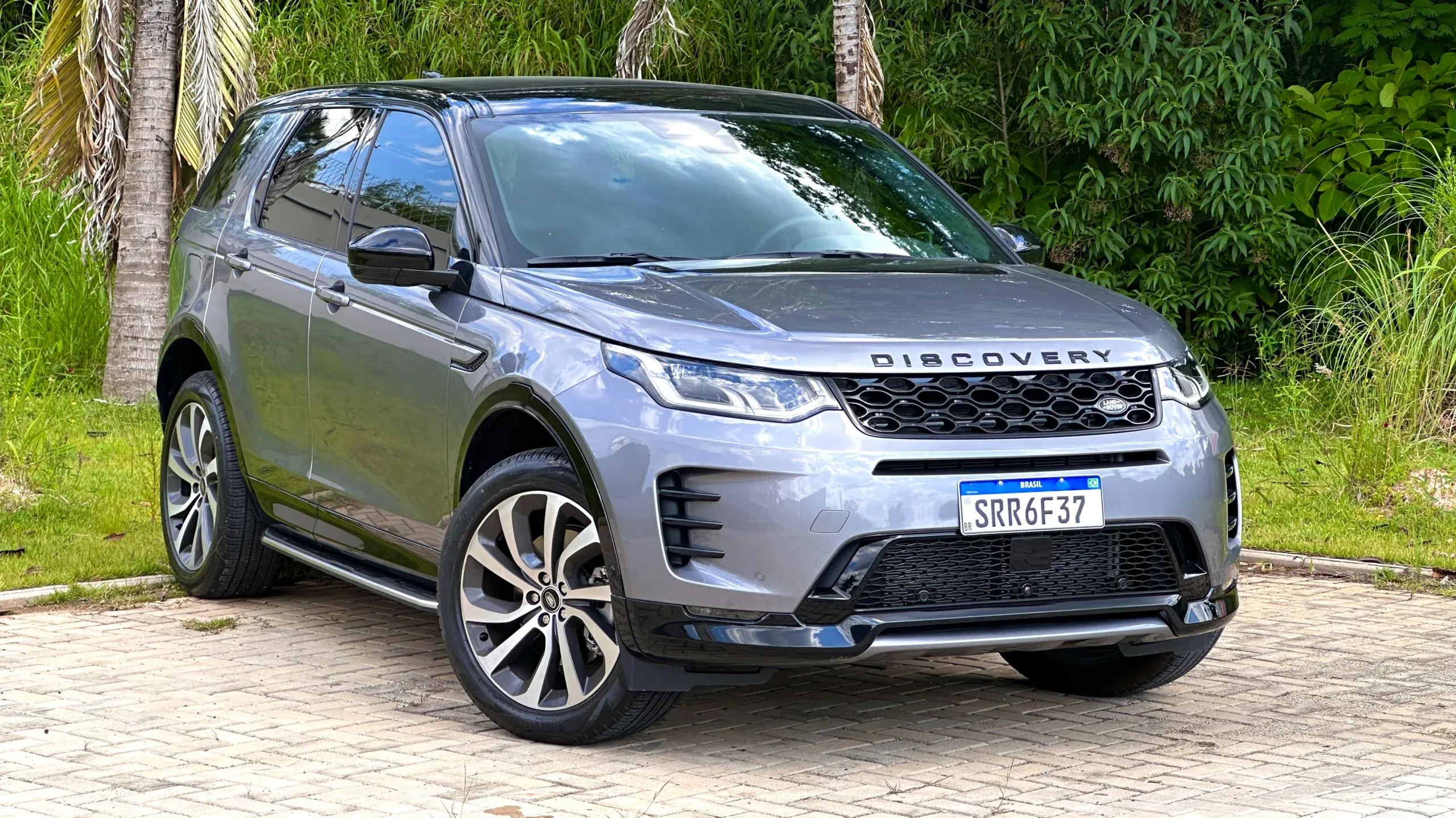Land Rover Discovery Sport — SUV premium importado.