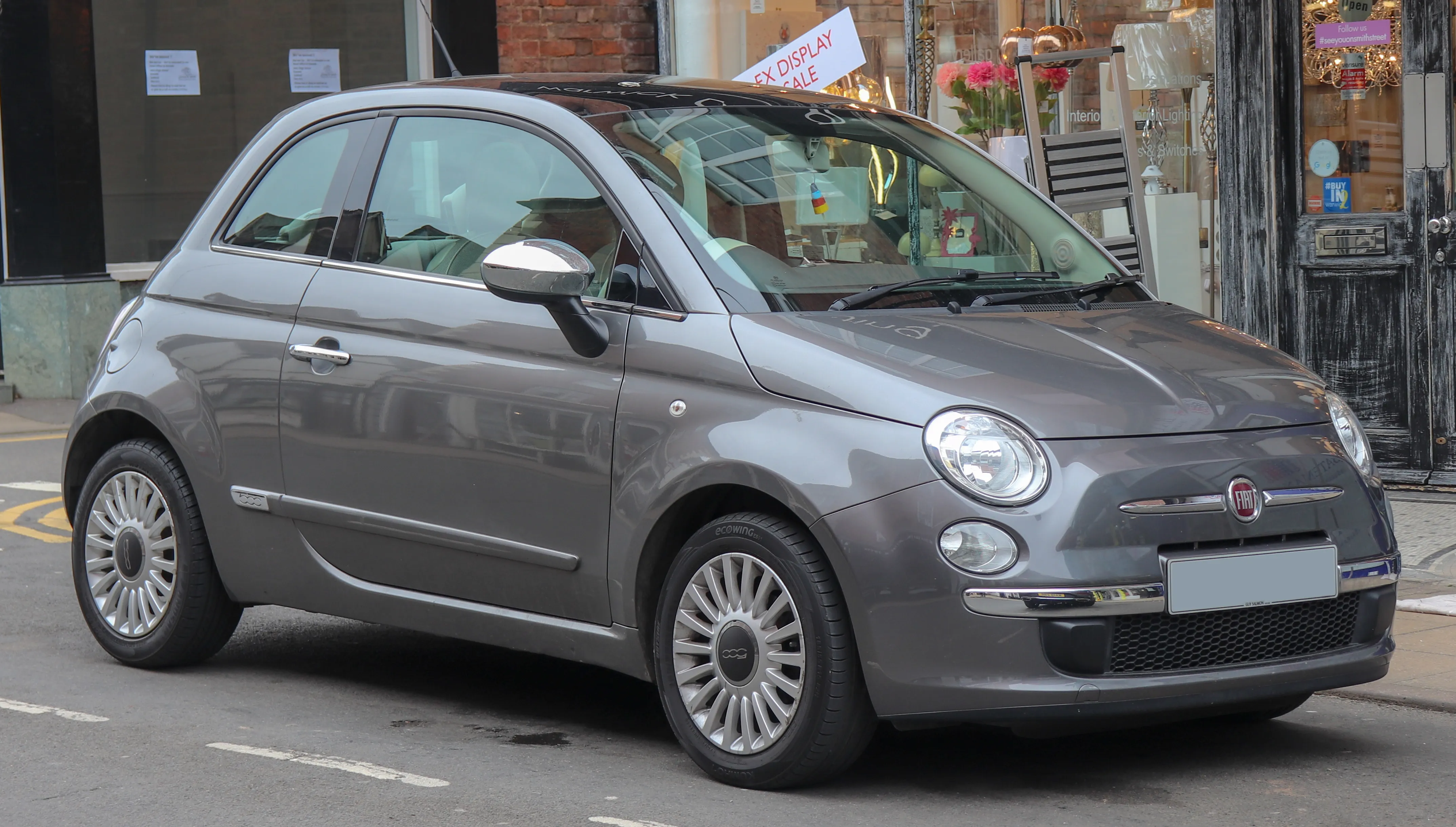 Fiat 500 — compacto importado.