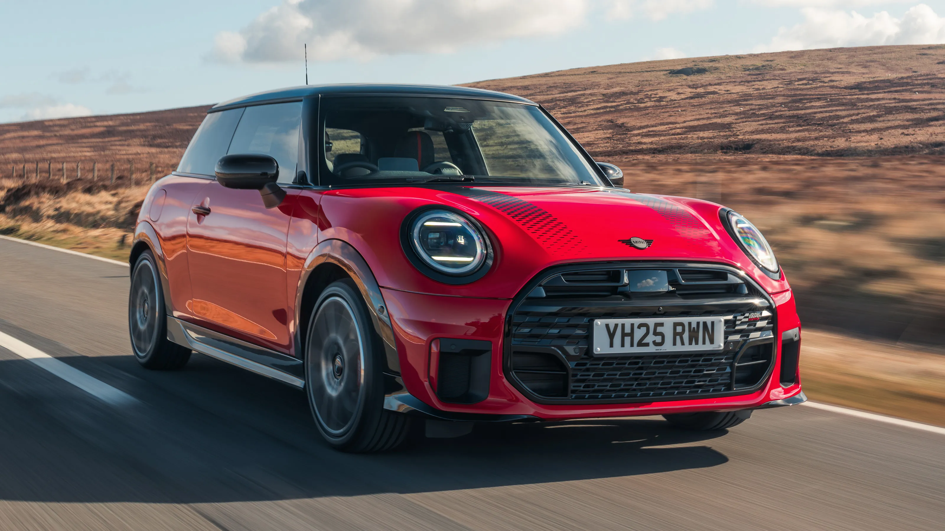 Mini Cooper Exclusive — hatch premium importado.