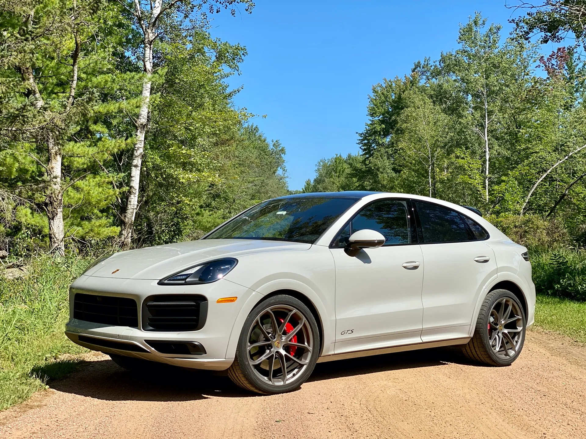 Porsche Cayenne — SUV de luxo importado.