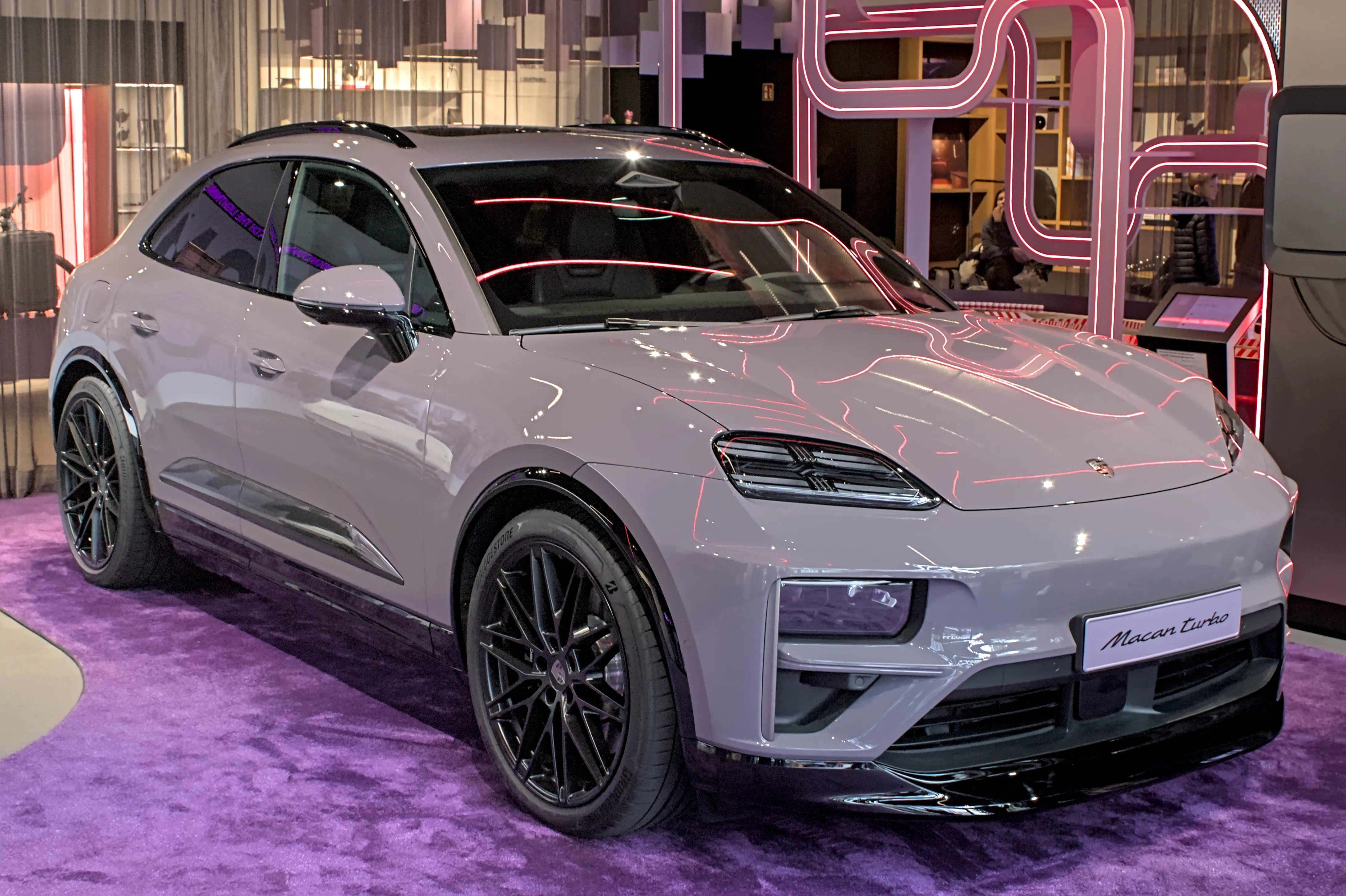 Porsche Macan — SUV esportivo importado.